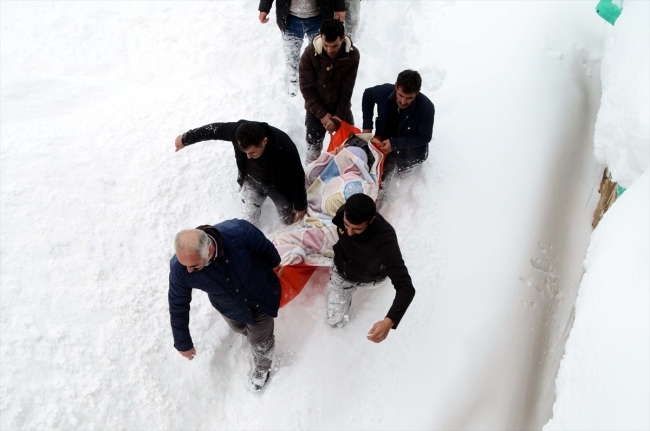 Bitlis'te kalp hastası kadın 4 saatte hastaneye ulaştırıldı