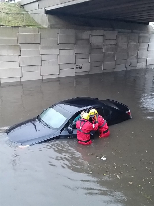 Ciara fırtınası İngiltere'yi etkisi altına aldı