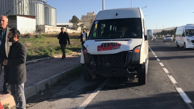 Şanlıurfa'da iki işçi servisi çarpıştı: 7 yaralı