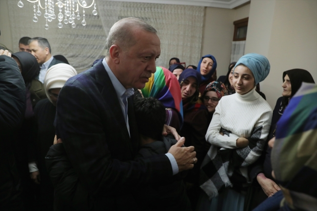 Cumhurbaşkanı Erdoğan'dan İdlib şehidi Baysal'ın evine taziye ziyareti