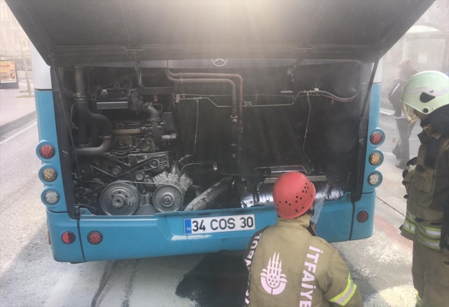 İstanbul'da yolcu otobüsünün motorunda yangın