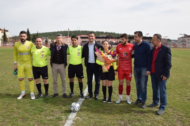 İlk maçına kadınlar gününde çıktı