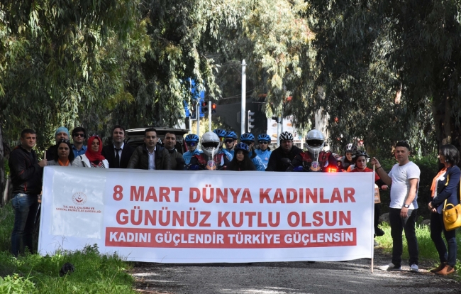 Kadına şiddete dikkati çekmek için pedal çevirdiler