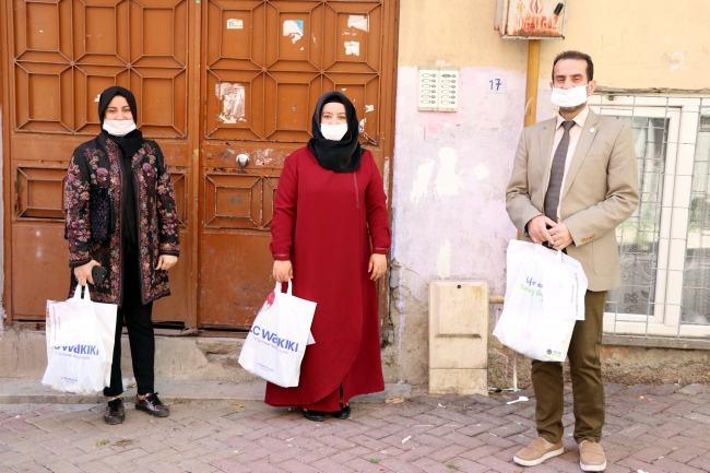 Elazığ'da depremzede çocuklara bayramlık sürpriz