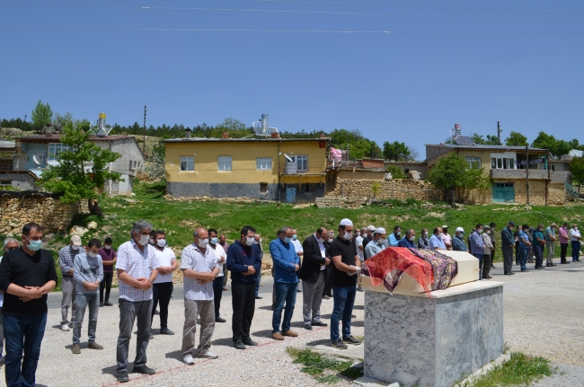 Trafik kazasında hayatını kaybeden hemşire toprağa verildi