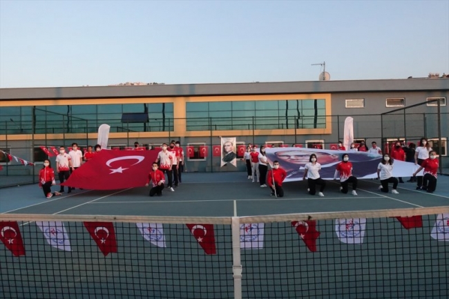 Tüm statlarda İstiklal Marşı çalındı