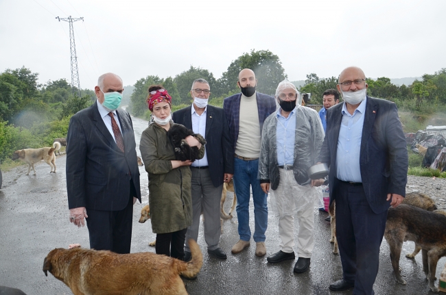 Mama dağıtım etkinliği yavru köpeğin hayatını değiştirdi