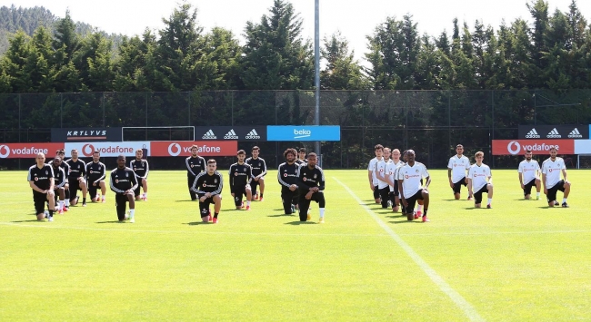 Beşiktaşlı futbolcular George Floyd'u andı