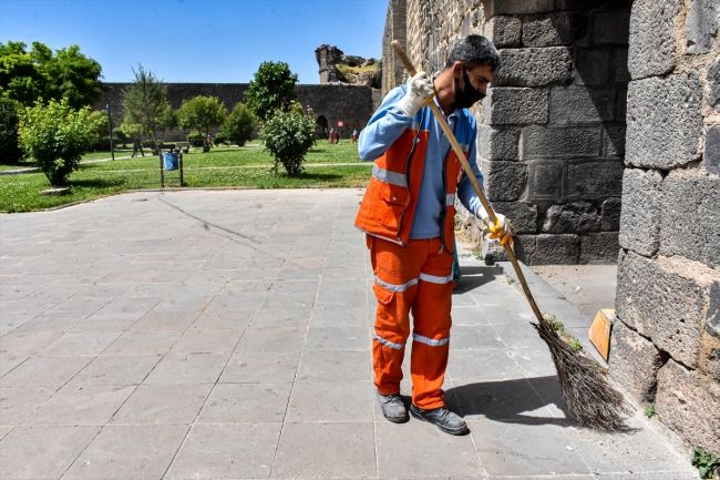 Diyarbakır Surları ile Hevsel Bahçeleri atıklardan temizleniyor