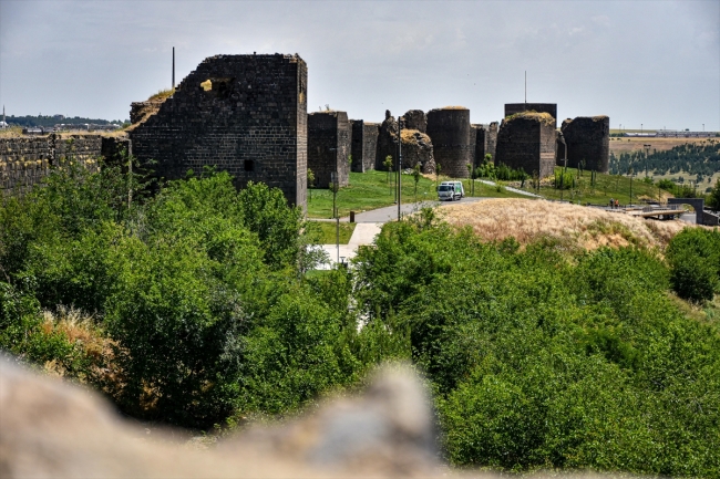 Diyarbakır Surları ile Hevsel Bahçeleri atıklardan temizleniyor