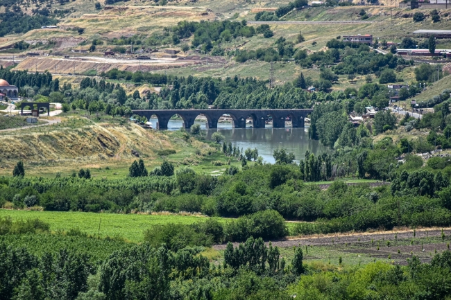 Diyarbakır Surları ile Hevsel Bahçeleri atıklardan temizleniyor