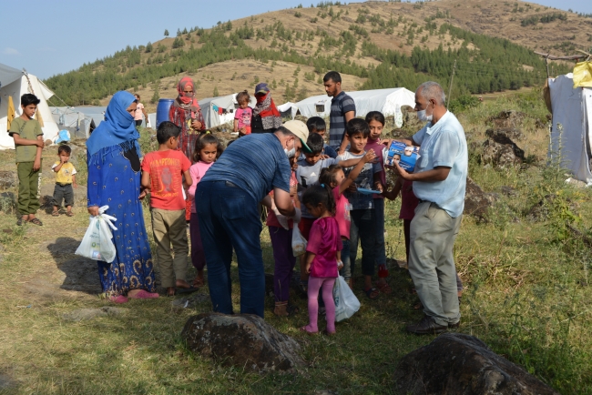 Mevsimlik tarım işçilerine hijyen malzemesi ve maske dağıtıldı