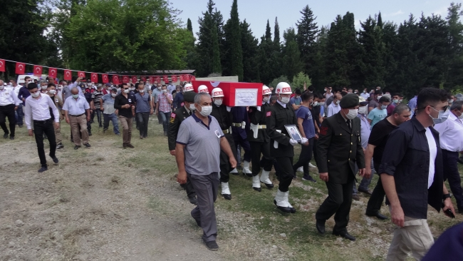 Kalp krizinden vefat eden uzman çavuş son yolculuğuna uğurlandı