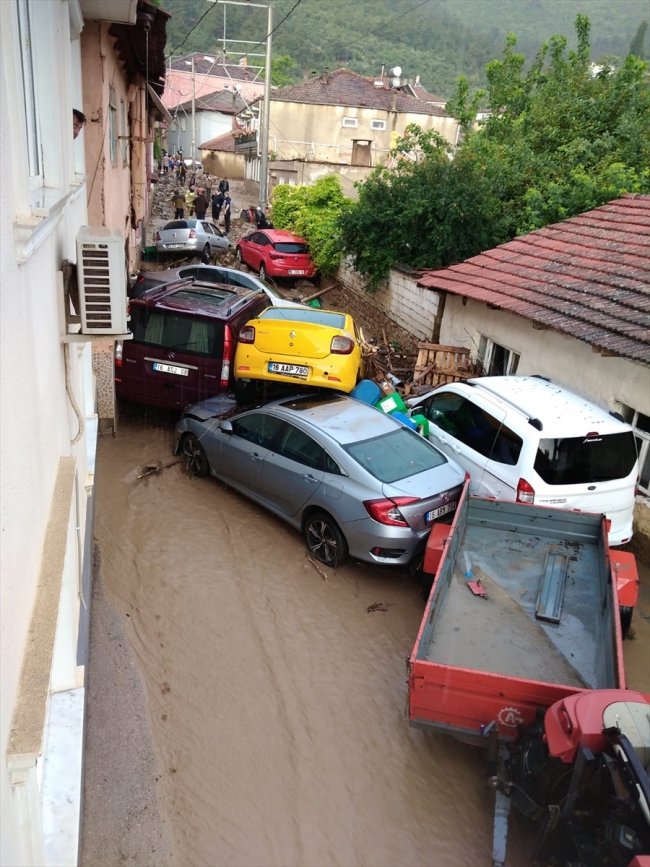 Bursa'da sağanak sele dönüştü: 5 kişi hayatını kaybetti, 1 kişi aranıyor