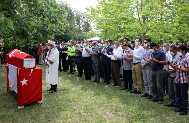 Denizde boğulan polis memuru toprağa verildi