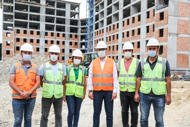 Bakan Kasapoğlu İstanbul'da yapımı süren tesisleri inceledi