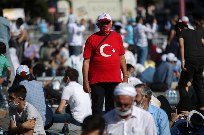 İstanbul Valisi Yerlikaya Ayasofya Camii'nin son halini paylaştı