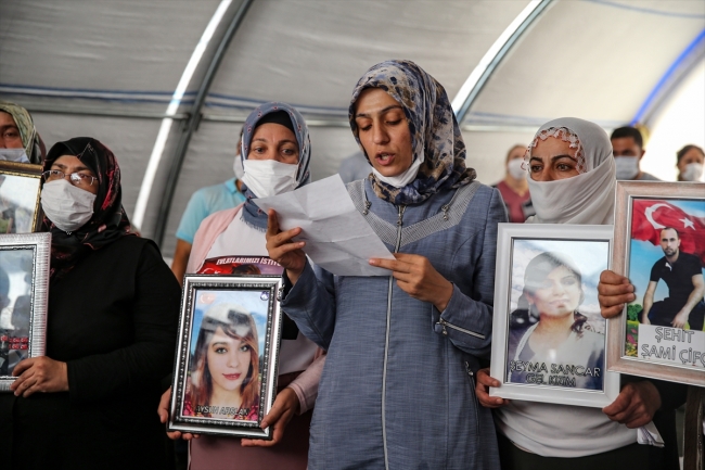 Diyarbakır annelerinden, kızı Almanya'da PKK tarafından kaçırılan anneye destek