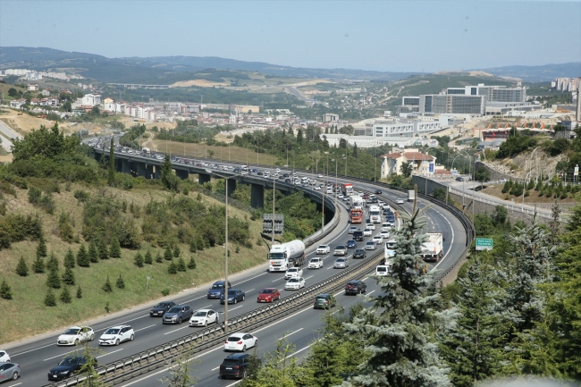 Erkenciler yola çıktı, yer yer yoğunluk yaşanıyor