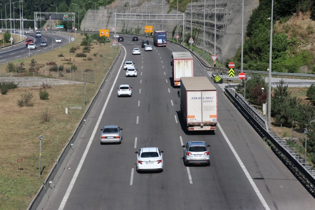 Tatilcilerin dönüş yolculuğu sürüyor