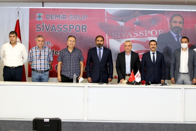 Sivasspor, Rıza Çalımbay'la sözleşme imzaladı