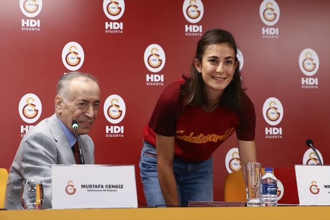 Galatasaray kadın voleybolunda imzalar atıldı