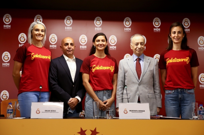 Galatasaray kadın voleybolunda imzalar atıldı