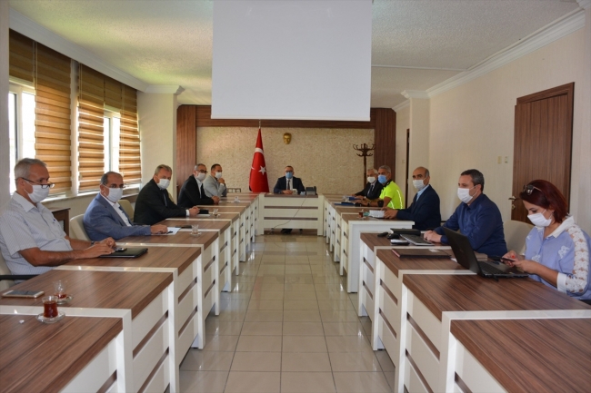 Niğde'de gezerek yiyecek tüketmek ve sigara içmek yasaklandı