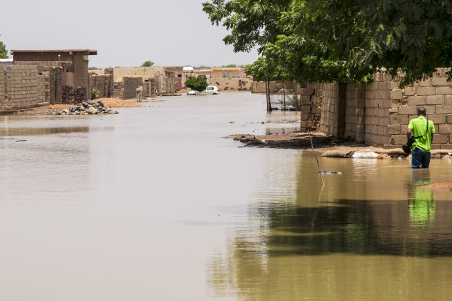 Sudan'da Nil Nehri taştı: Yüzlerce ev yıkıldı