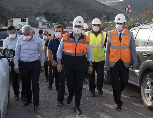 Bakan Karaismailoğlu: Derelerden etkilenmeyecek projeler yapılacak