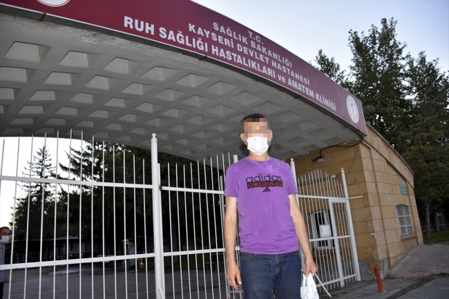 Sokakta yaşayan madde bağımlısı genç, polisin yardımıyla tedaviye başladı