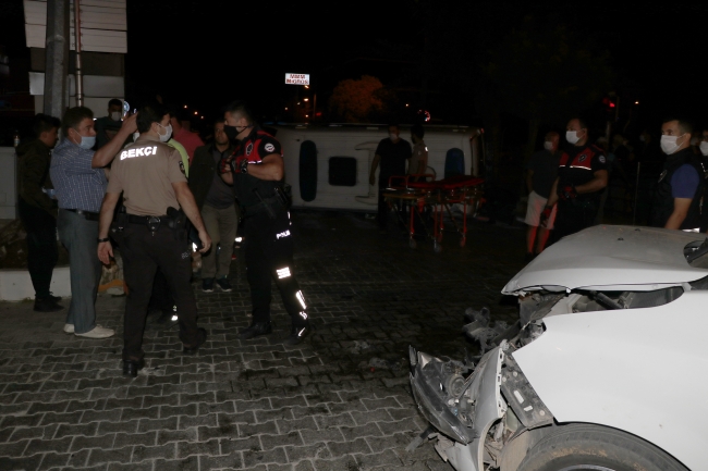 Muğla'da ambulansla hafif ticari araç çarpıştı: 6 yaralı