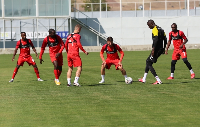 Sivasspor'un hedefi UEFA Avrupa Ligi'nde gruptan çıkmak