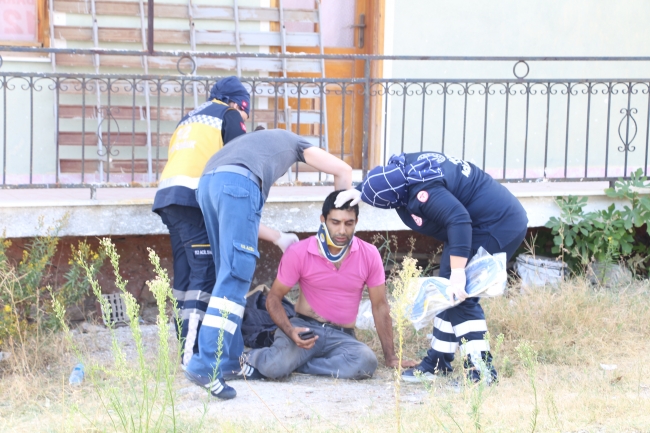 Manisa'da iki otomobil çarpıştı: 3 yaralı