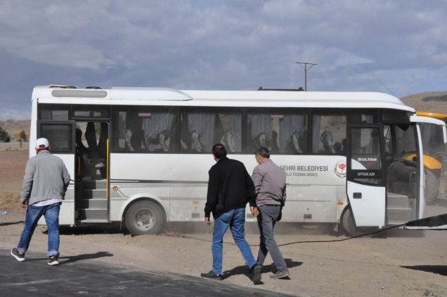 Yozgat'ta belediye otobüsü devrildi: 17 yaralı