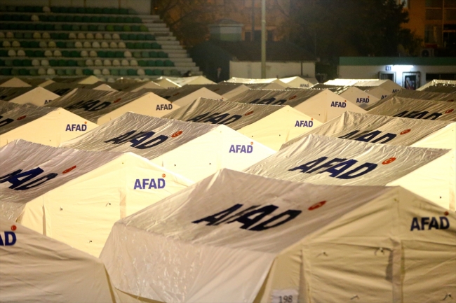 İzmir'de depremin yaraları sarılıyor