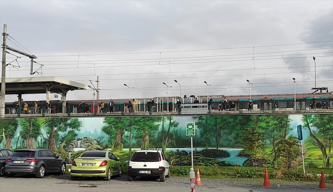 Çöp yangını Marmaray seferlerini aksattı