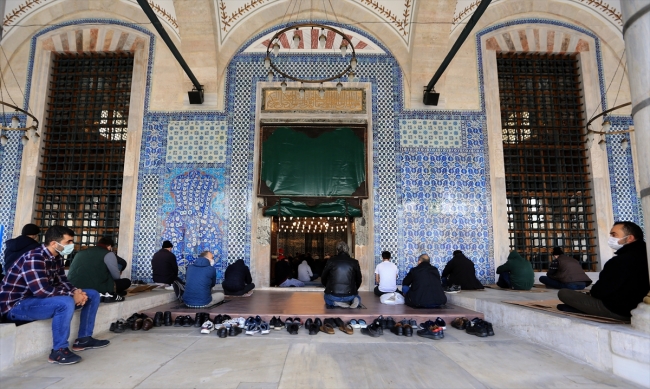 Rüstem Paşa Camii ibadete açıldı