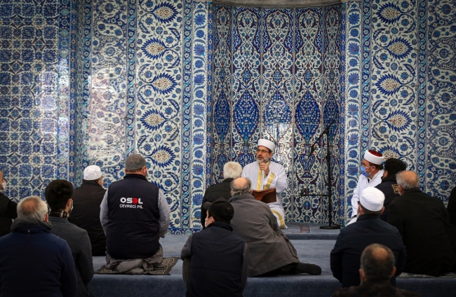 Rüstem Paşa Camii ibadete açıldı