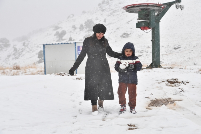 Antalya'nın yüksek kesimlerine kar yağdı