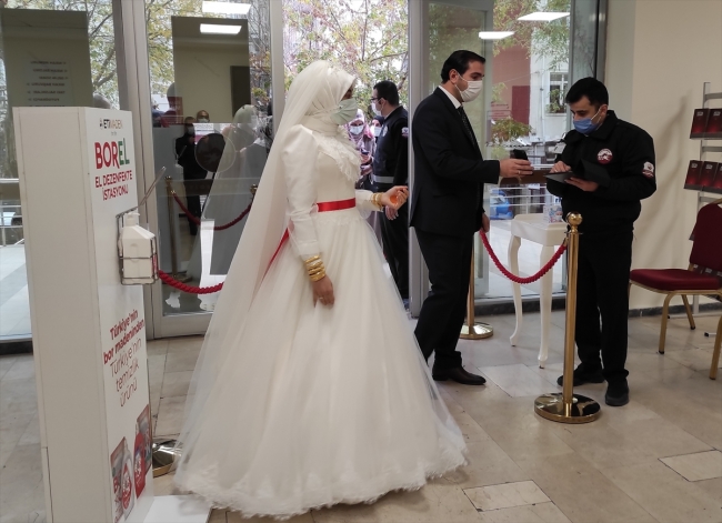 Nikah salonlarında yoğunluk yaşanıyor