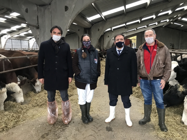 Bakan Pakdemirli kadın girişimci ile görüştü, çiftçiye desteklerin süreceği sözünü verdi