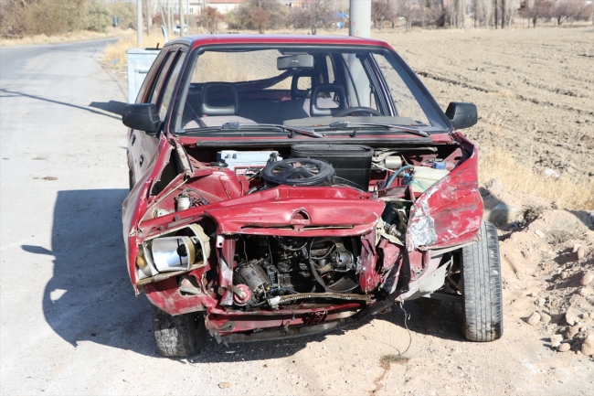 Niğde'de ambulans ile otomobil çarpıştı: 3 yaralı