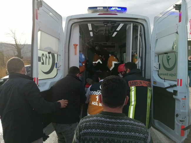 Samsun'da minibüs ile otomobil çarpıştı: 1 yaralı