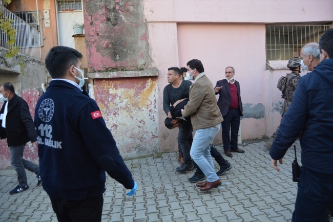 Gaziantep'te bir kişi rehin aldığı annesini öldürdü