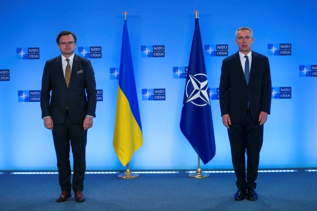 Ukrayna Dışişleri Bakanı Dmitro Kuleba ve NATO Genel Sekreteri Jens Stoltenberg | Fotoğraf: Reuters