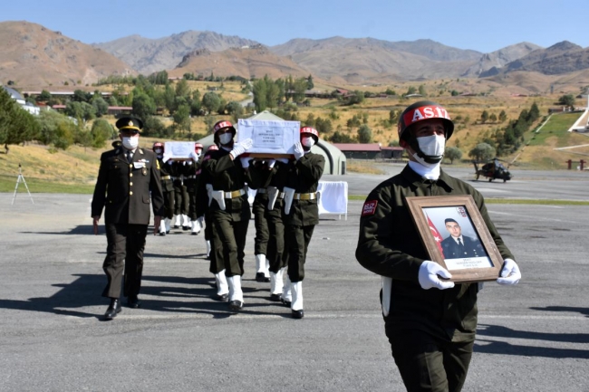 Pençe Harekatı şehitleri için Hakkari'de tören düzenlendi