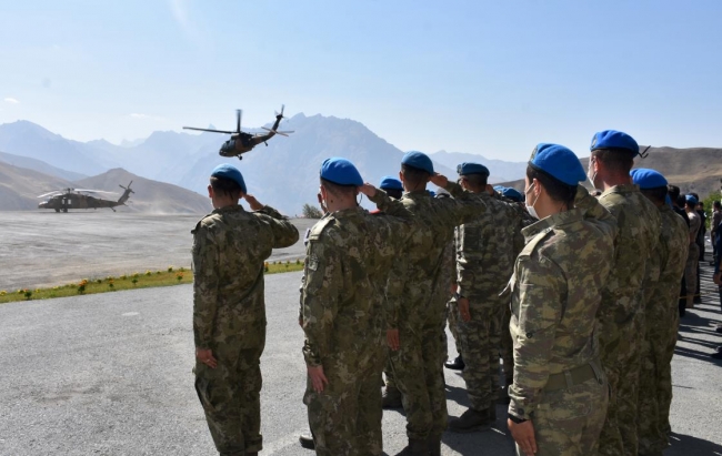 Pençe Harekatı şehitleri için Hakkari'de tören düzenlendi