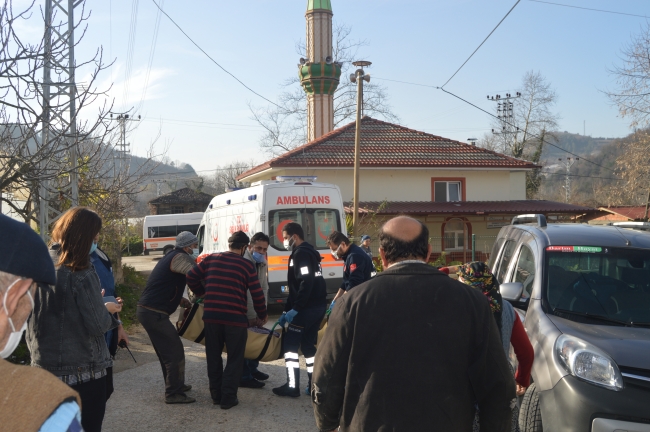 Bartın'da yangından etkilenen yaşlı kadın hastaneye kaldırıldı