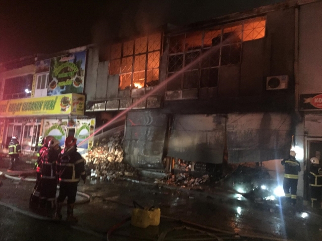 Gaziantep'te bir depoda yangın çıktı